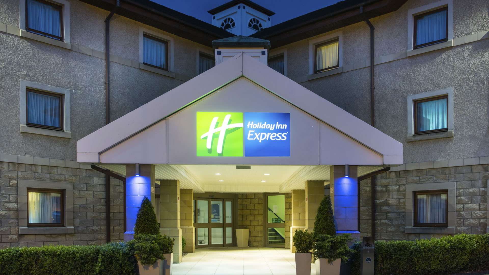 Photo of holiday inn exterior 