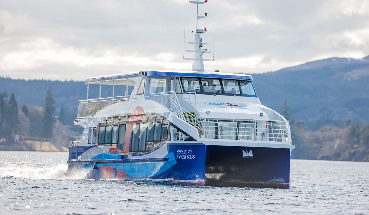Cruise Loch Ness